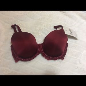 Women’s burgundy 32E bra NEW